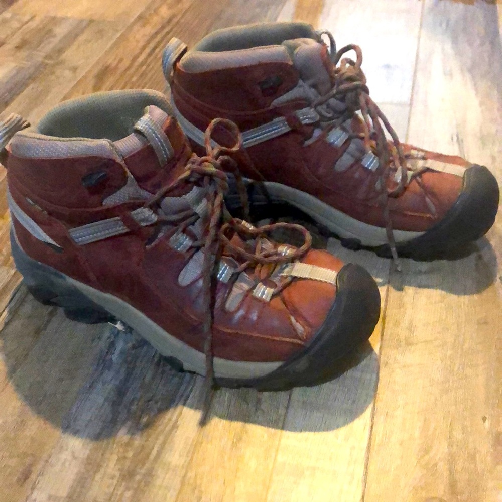 Keen hiking boots - women’s